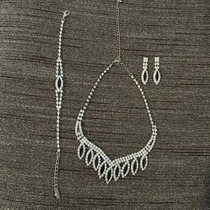 Rhinestone & black stone jewelry set.